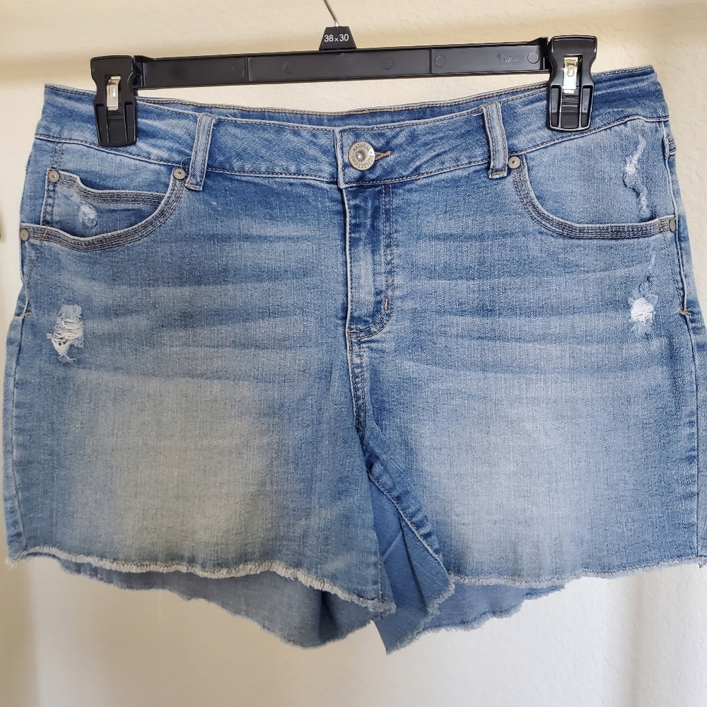 Ladies Natural Reflections denim shorts. Size 12